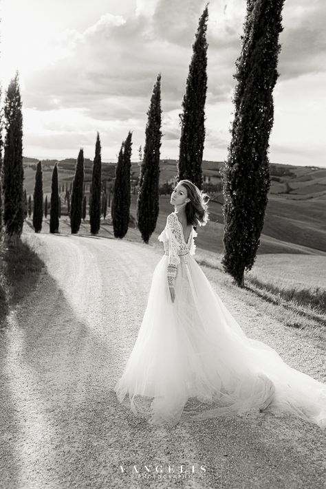 Italy Weddings, Photography Italy, Editorial Wedding Photography, Val D Orcia, Wedding In Tuscany, Editorial Wedding, Tuscany Wedding, Bride Makeup, Wedding Shots