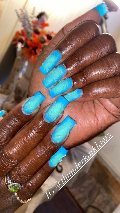 Airbrush Blue Nails, Airbrush Nails Blue, Air Brush Nail Designs Ideas, Blue Airbrush Nails, Air Brush Nails, Curly Hair Bun Styles, Mama Aesthetic, Airbrush Nail Art, Curly Bun Hairstyles