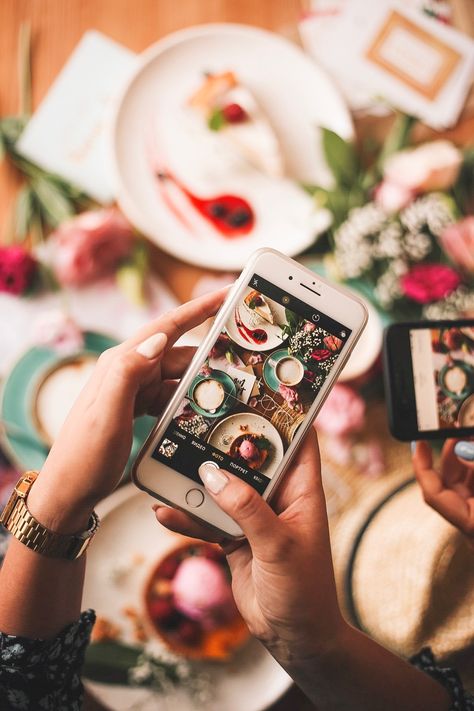 Meat Food Styling, Spring Flatlay, Food Photography Composition, Restaurant Advertising, Vans Girl, Artsy Photos, Food Photography Tips, Islamic Art Pattern, Food Displays