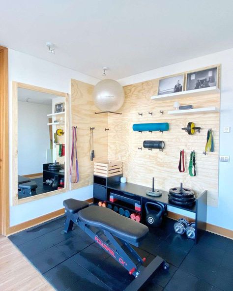 These Small Home Gym Ideas Can Suit Any Space Small Home Gym Design, Tiny Home Gym, Home Gym Bedroom, Gym Basement, Small Home Gym Ideas, Home Gym Basement, Small Home Gym, Home Gym Garage, Workout Room Home