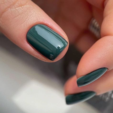 Fall 2023 Manicure Trends, Autumn Short Nails 2022, Shellac Manicure Short Nails Fall, Nails Autumn 2022 Short, Short Gel Manicure Fall, Autumn Nails 2022 Trends Short, Nails Short Autumn, Fall Manicure Ideas For Short Nails, Nails 2022 Trends Winter