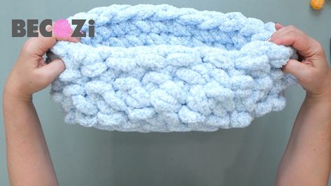 Diy Crochet Cat Bed, Pet Bed Pattern, 2023 Crafts, Crochet Cat Bed, Chenille Yarn, Blanket Yarn, Chunky Crochet, Crochet Cat, Chunky Yarn