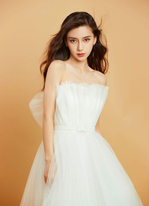 Angelababy Fashion, Fashion Corner, Photoshoot Outfits, Beautiful Fashion, Colorful Fashion, Instagram Fashion, Celebrities Female, Entertainment News, Beauty Women