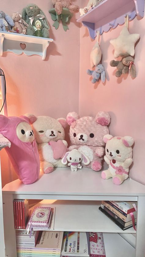 Bed Full Of Plushies, Plushie Bed, Bed Arrangement, Clothes Inpso, Hello Kitty Room Decor, Bed Full, Hello Kitty Rooms, Dream Apartment Decor, Cute Bedroom Ideas