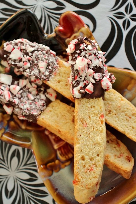 Peppermint Biscotti Recipe, Christmas Biscotti Recipe, Holiday Biscotti, Peppermint Biscotti, Biscotti Flavors, Christmas Biscotti, Biscotti Recipes, Brownie Bars, Easy And Healthy Recipes