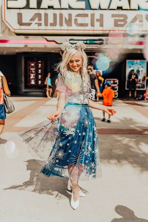 Galaxy's Edge Outfit, Starry Night Skirt, Disney World Outfit Ideas, Micky Ears, Star Wars Outfit, Disney Picture Ideas, Star Wars Graphic Tees, Disney World Outfits, Disney Blog