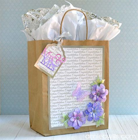 Handmade Paper Bags Ideas, Paper Bag Decoration, Tag Shapes, Decorate Wedding, Wedding Gift Bag, Valentine Favors, Wrapping Techniques, Decorated Gift Bags, Decorated Bags