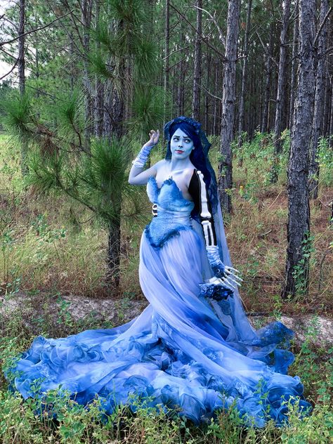 Plus Size Corpse Bride Costume, Crops Bride, Tim Burton Cosplay, Corpse Bride Tim Burton, Corpse Bride Dress, Corps Bride, Disney Costume Makeup, Halloween Costumes Plus Size, Blue Eyeshadow Makeup