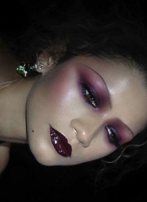 Vamp Look Make Up, Grunge Gothic Makeup, Smoky Goth Eye, Wicked Inspired Makeup Looks, Vivienne Westwood Makeup Punk, Dark Glamour Makeup, Green Eyeshadow Red Hair, Expressive Makeup Looks, Vamp Glam Makeup