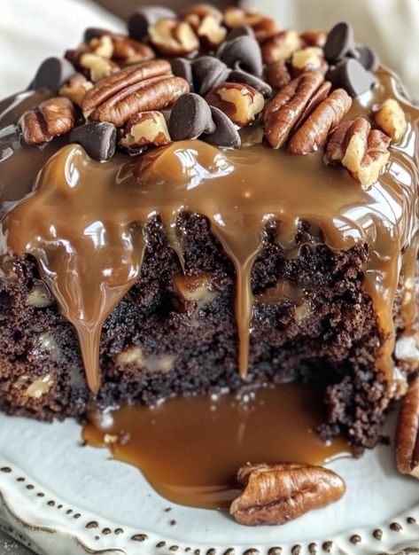 health meal, low carbs meals, keto meal Easy Homemade Chocolate Turtle Cake Recipe, Chocolate Turtle Brownies, Turtle Cake Recipe, Chocolate Turtle Cake Recipe, Chocolate Turtle Cake, Chocolate Turtle, Best Banana Pudding, Rich Cake, Gooey Caramel