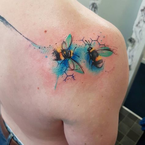 Nicole Tattoo, Lisbon Tattoo, Bumblebee Tattoo, Ladybird Tattoo, Watercolor Tattoo Artists, Bee Tattoos, Honey Bee Tattoo, Hand Tattoo Designs, Amazing 3d Tattoos