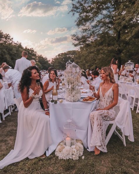 All White Dinner Party Outfit, Dinner In Blanc, Dinner En Blanc Outfit, Diner En Blanc Outfit Woman, White Welcome Party, Boston Guide, Welcome Party Dress, White Dinner Party, White Dinner Table