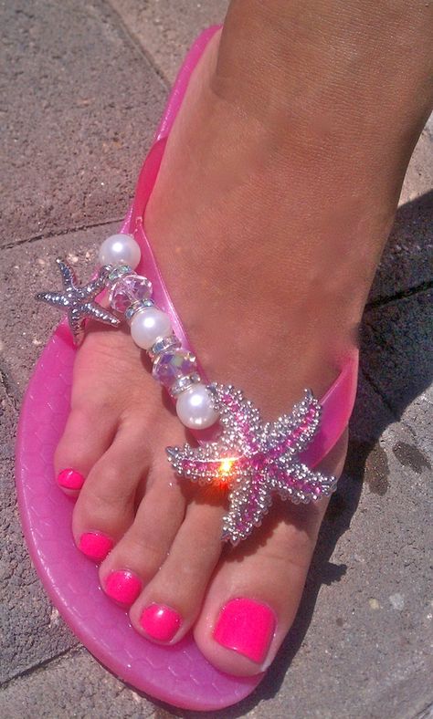 Pink toe nail polish and pink Flip Flops life Is Sweet Starfish Sandals, Pink Pedicure, Tout Rose, High Heels Boots, Tickled Pink, Everything Pink, Pink Love, Bling Bling, Cute Shoes