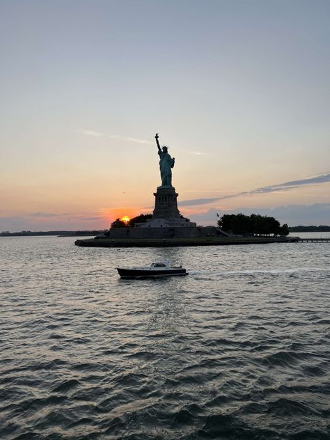 New York Hudson River, Hudson River New York, Fotos Hd 4k, Vacation New York, River Party, Boat On Water, Party Boat, Water Sunset, Nyc Baby