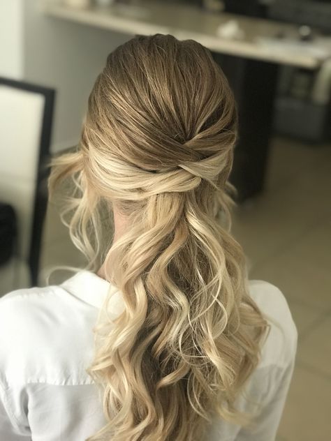 Loose Wedding Ponytail, Beach Waves Ponytail, Wedding Low Ponytail, Low Pony Wedding Hairstyles, Loose Low Ponytail, Hairstyles Low Ponytail, Ponytail Bridal Hair, Bridesmaid Ponytail, Beach Bridesmaid Hair