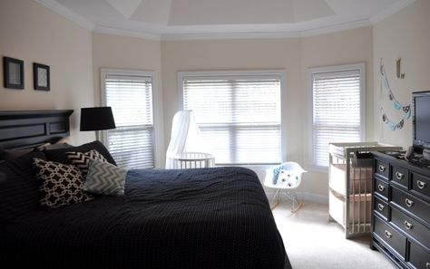 master bedroom 2 Bedroom With Corner Windows, Mom Bedroom, Corner Windows, Nursery Guest Room, Nursery Nook, Room Neutral, Baby Room Neutral, Parents Room, Trendy Baby Nursery