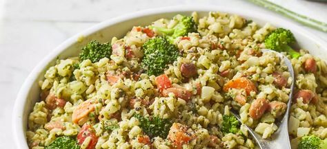 Cauliflower Rice Bowls with Vegan Pesto via @forksoverknives Forks Over Knives Crockpot Recipes, Forks Over Knives Recipes Dinner, Forks Over Knives Meal Plan, Forks Over Knives Recipes, Vegan Pesto Sauce, Vegan Cauliflower Recipes, Galveston Diet, Frozen Cauliflower Rice, Forks Over Knives