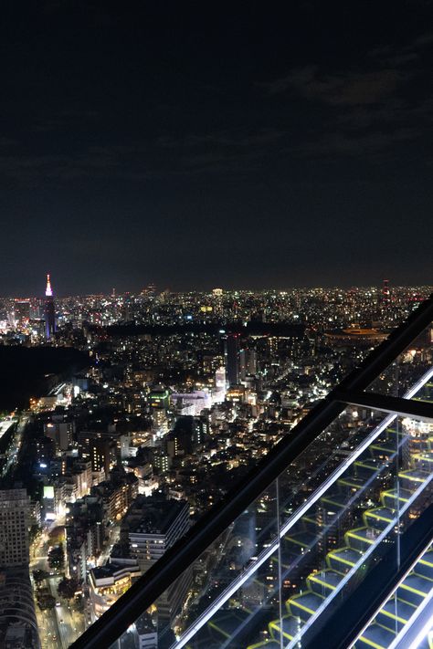 Shibuya Sky rooftop sits on top of the Scramble Square shopping mall in the heart of Shibuya, and is definitely the BEST VIEW OF TOKYO.   It's also brand new - the 47-storey building only opened in November 2019!   I made a video on it which you can watch here! On Top Of Building Aesthetic, Shibuya Night Aesthetic, Shibuya Sky Aesthetic, Shibuya Sky Night, Rooftop View Night Aesthetic, Sitting On Top Of Building, Sitting On Rooftop Aesthetic Night, Tokyo City Night Aesthetic, Tokyo Night City