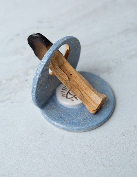 Crea Fimo, Wood Holder, Ceramic Incense Holder, Clay Crafts Air Dry, Diy Ceramic, Keramik Design, Cerámica Ideas, Pottery Crafts, Diy Pottery