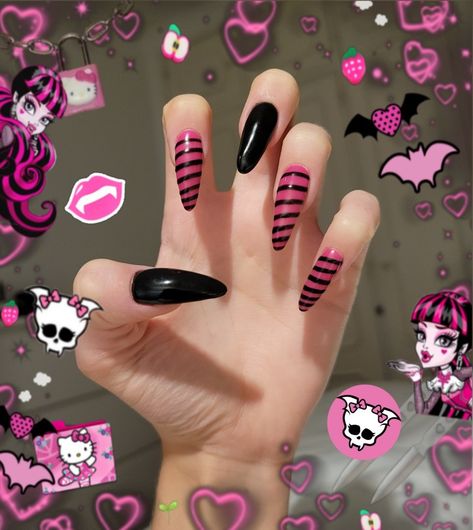 Kawaii Goth Nails Acrylic, Nails Goth Aesthetic, Goth Nails Grunge Black And Pink, Pastel Goth Nails Simple, Goth Emo Acrylic Nails, Colorful Black Nails, Alt Pink Nails, Colorful Goth Nails, Easy Goth Nail Art