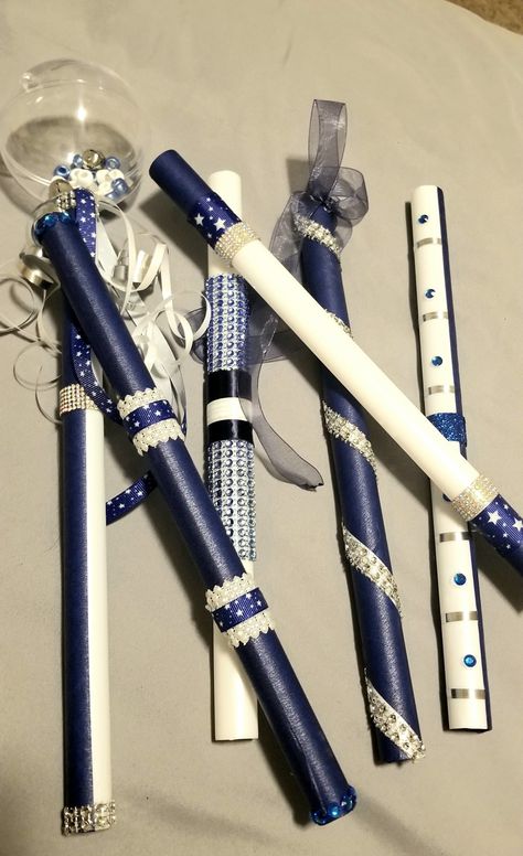 Cheer Spirit Sticks Ideas, Diy Cheer Spirit Sticks, Spirit Sticks Cheerleading Diy, Spirit Stick Ideas Diy, Cheerleading Diy, Cheer Spirit Sticks, Team Spirit Crafts, Spirit Stick, Cake Dowels