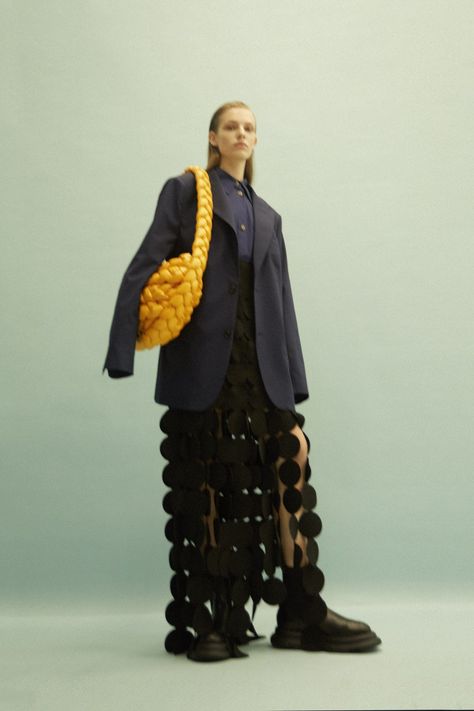 Hakama Pants, Japanese Costume, Bag Trends, Layered Skirt, Moda Operandi, Daily Fashion, Maxi Skirt, Victorian Dress, Fashion Show