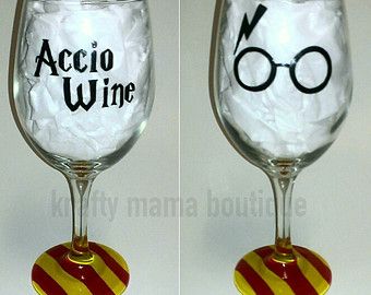 harry potter wine glass – Etsy Harry Potter Wine Glass, Glass Markers, Diy Wine Glasses, Festa Harry Potter, Wine Craft, Wine Glass Crafts, Wine Glass Art, Hand Painted Wine Glasses, Painted Glasses