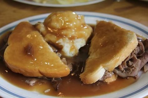 Cold Roast Beef Sub Recipe | Hot Roast Beef Sandwich with Gravy | Om Nom Nom - Eats & Treats Hot Roast Beef Sandwich, Bbq Bread, Beef Manhattan, Hot Roast Beef Sandwiches, Pot Roasts, Hot Beef Sandwiches, Meat Entrees, Beef Sandwich Recipes, Roast Beef Sandwich