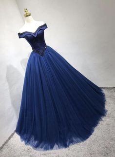 Winter Themed Dress, Glamour Closet, Blue Evening Dress, Dream Gown, Gown Blue, Winter Palace, Long Prom Gowns, Blue Dress Formal, Blue Evening Dresses