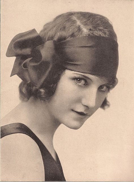 Viola Dana Viola Dana, Turban Mode, Silent Film Stars, Silent Movie, Film Actress, Roaring Twenties, Vintage Portraits, Silent Film, Vintage Hollywood