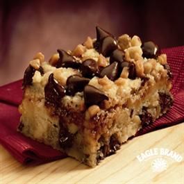 Chocolate Chip Toffee Bars from Eagle Brand® Chocolate Chip Toffee Bars, Eagle Brand Recipes, Toffee Bars Recipe, Crisco Recipes, Heavenly Desserts, Toffee Bars, Chocolate Chip Cookie Bars, Eagle Brand, Bar Cookies