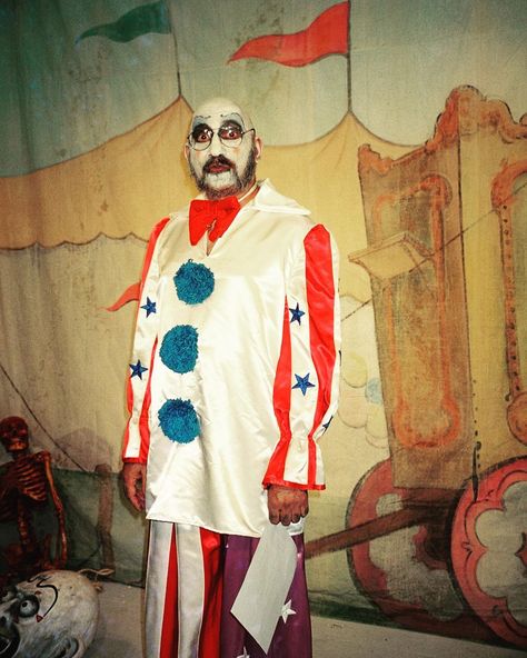 Wishing HAPPY BIRTHDAY to the late, great actor Sid Haig!! Here he is as Captain Spaulding shooting the opening of HOUSE OF 1000 CORPSES in… | Instagram Otis House Of 1000 Corpses, Captain Spaulding Costume, Sid Haig, Rob Zombie Film, Sheri Moon, House Of 1000 Corpses, Captain Spaulding, 80s Horror, True Legend