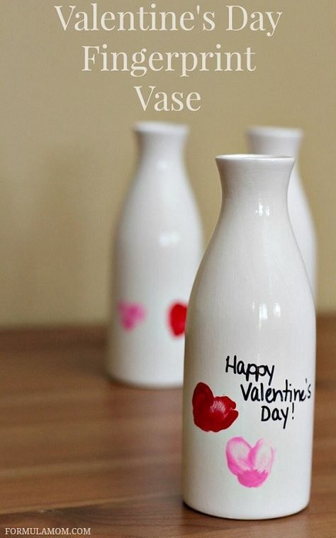 Fingerprint Valentines, Gifts For Parents From Students, Preschool Valentine Crafts, Crafts For Preschoolers, Easy Valentine Crafts, Gifts For Parents, Cadeau Parents, Valentine's Day Crafts For Kids, Preschool Valentines