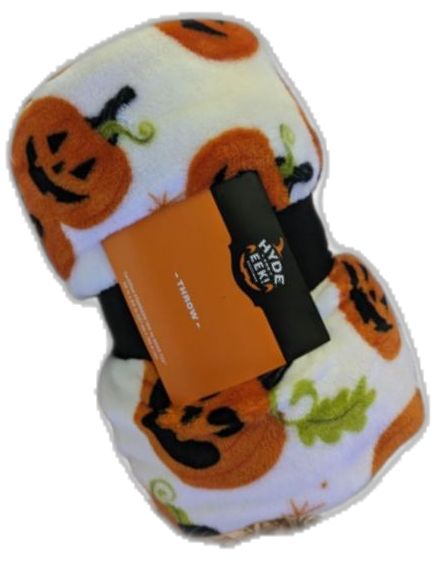 Cute Fall Blankets, Cute Halloween Blankets, Yard Decoration Ideas, Fall Blankets, Pumpkin Blanket, Boo Basket Ideas, Fall Basket, Spooky Basket, Fall Throw Blanket