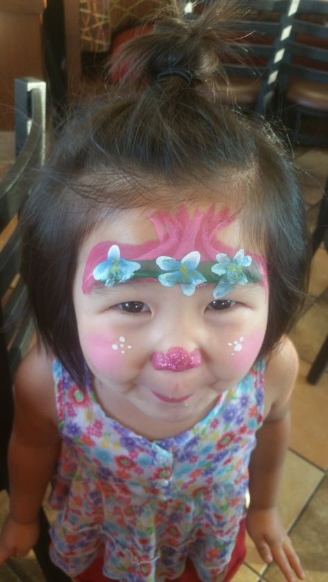 Princess poppy face painting Sleeping Beauty Face Paint, Poppy Face Paint, Canada Day Face Paint, Basic Face Painting, Bluey Face Painting Ideas For Kids, Bluey Facepainting, Trolls Face Paint, Princess Face Paint, Superhero Face Painting