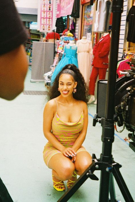 Music Video Shoot, Jorja Smith, Video Shoot, Be Honest, Music Video, Internet, Energy, Tumblr, Memes