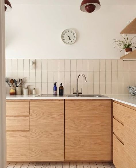 Mid Century Kitchen Cabinets, Ikea Custom, Ikea Metod Kitchen, Ikea Kitchens, White Wood Kitchens, Beautiful Kitchen Cabinets, Plywood Kitchen, Small Kitchen Cabinets, Ikea Kitchen Design