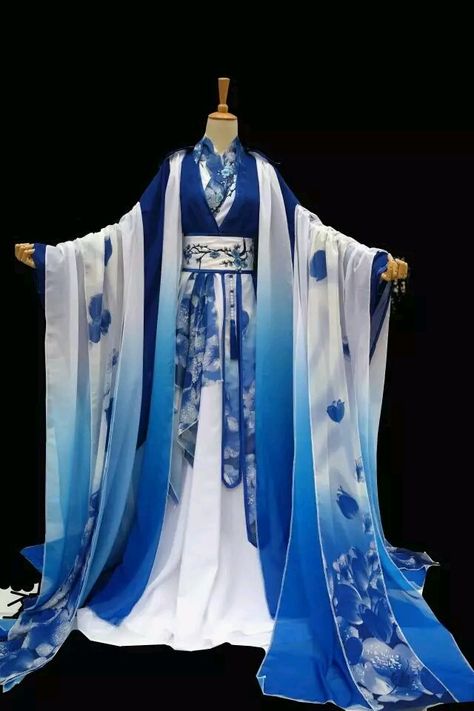 The crystal blue colors Hanfu Robe, Gaun Abad Pertengahan, Ancient Chinese Clothing, Mode Kimono, Fantasy Gowns, فستان سهرة, Crystal Blue, Fantasy Dress, Chinese Clothing