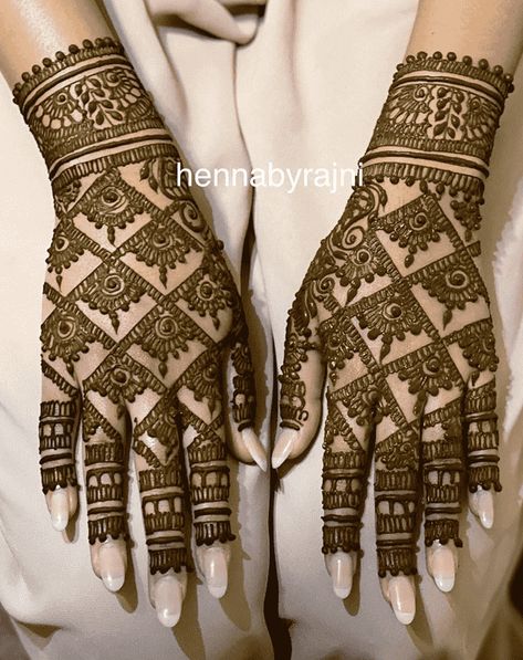 Back Hend Mahendi Design, Mhandi Degins For Girl, Best Mehndi Designs Unique, Mehandi Designs Images, Squirrel Silhouette, Indian Mehndi Designs, Mehndi Designs For Kids, Very Simple Mehndi Designs, Stylish Mehndi