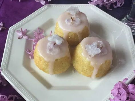 Lilac Desserts, Picnic Cakes, Lilac Syrup, Lilac Sugar, White Food Coloring, Picnic Cake, Pastries Recipes Dessert, Pastries Recipes, Tea Cakes Recipes