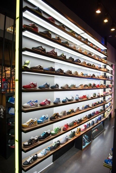 Sneakers Display, Shoe Store Design, Sneaker Displays, Store Shelves Design, Hypebeast Room, Shoe Room, Shoe Wall, Pharmacy Design, Clothing Displays