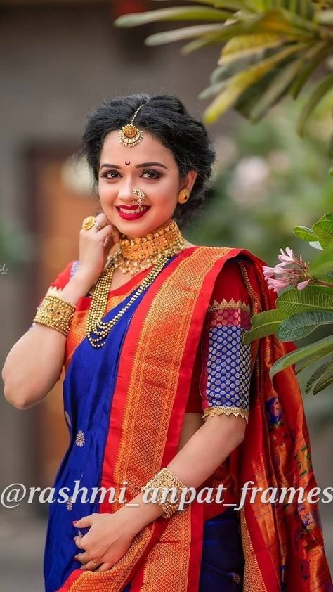 Navari Saree Marathi Bride Poses, Paithani Saree Photoshoot Poses, Navvari Sadi Look Poses, Navari Saree Photoshoot Poses, Navari Sadi Poses, Marathi Look Photoshoot Poses, Nauwari Bride Look, Navvari Poses, Navari Saree Poses