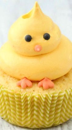 Easter Chick Cupcakes Recipes, These Adorable Little Guys Will Be A Hit! Chick Cupcakes, Easter Cupcake Recipes, Cupcakes Recipes, Easter Sweets, Easter Baking, Easter Goodies, Easter Chick, Easter Cupcakes, Easter Dinner