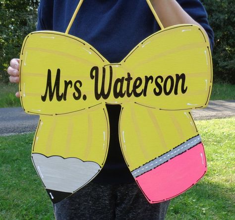 17" Personalized TEACHER PENCIL Bow SIGN Name Plaque School Class Classroom Wall Hanger Handcrafted Hand Painted Wood Wooden Door Hanger Nurse Signs, Teacher Door Hangers, Wooden Door Hanger, Nurse Office, Teacher Signs, Classroom Signs, Name Plaque, Outdoor Display, Wooden Door Hangers