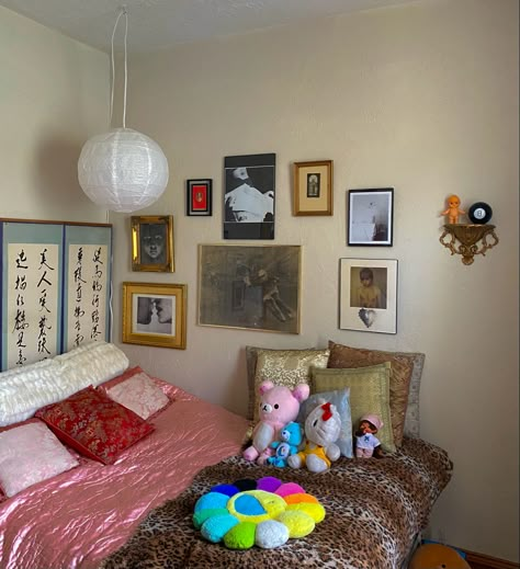 Bedroom With Corner Windows, Bed Corner, Corner Windows, Brooklyn House, Bedroom Corner, Princess Room, Classic Bedroom, Dreamy Room, Dream Apartment