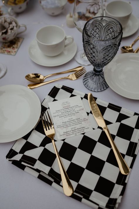 Make your table setting look fabulous with with these elegant luncheon napkins! Great for celebrations, Christmas dinner, birthday party or themed table decor (e.g. Alice in Wonderland or racing cars themed), as well as for the restaurants, hotels, weddings, banquet, and cocktail hour.  Large luncheon napkins, 20 x 20 inches unfolded (10 x 10 inches when folded).  Stylish, made from premium quality durable polyester, tightly-woven, smooth feel, elegant, and soft. Printed in Germany with non-toxi Mens Party Ideas Decoration, Beautiful Tablescapes Party, 50 Table Decorations, Supper Club Theme Ideas Table Settings, Casino Themed Table Setting, Hotel Table Setting, Luxury Sweetheart Table Wedding, Halloween Dinner Party Table Setting, Black Tie Party Decorations Ideas