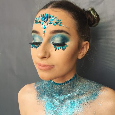 Rio Carnival Makeup, Elements Costume, Rio Makeup, Aquarius Makeup, Coachella Theme Party, Viking Halloween Costume, Vikings Halloween, Glitter Bar, Show Makeup