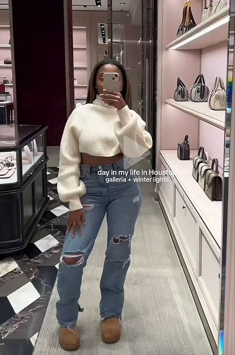 Pastel Outfit Black Women, Black Women Winter Outfits, Aspen Trip, Flare Jeans Outfit, Nova Fashion, Stylish Work Attire, Causal Outfits, Everyday Basics