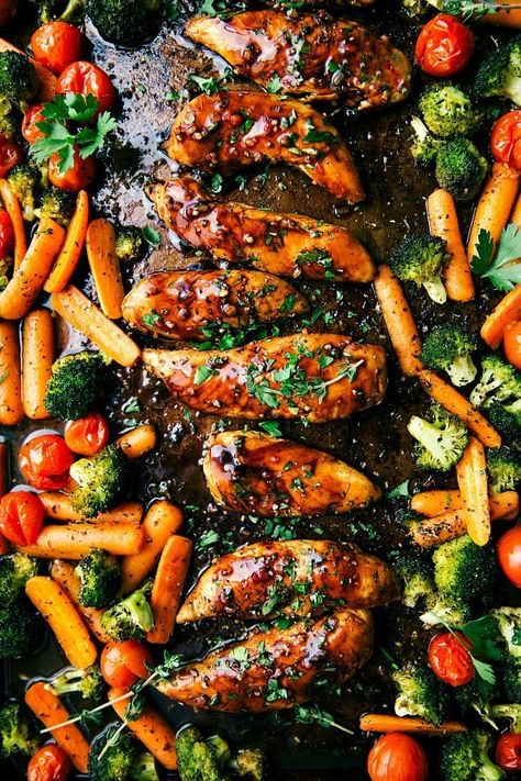 ONE PAN Balsamic Chicken and Veggies - Chelsea's Messy Apron Easy Sheet Pan Dinners, Sheet Pan Suppers, Sheet Pan Dinners Recipes, One Pan Dinner, Balsamic Chicken, Paleo Lunch, Makanan Diet, Pan Recipes, Low Carb Chicken