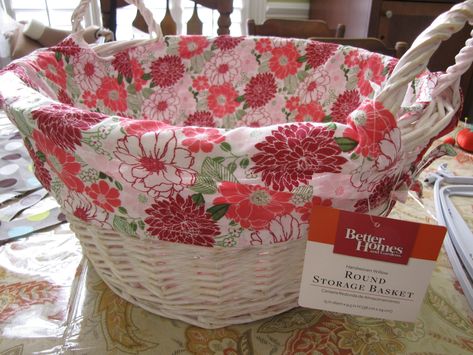 DIY Easter Basket Liner Tutorial #diy #easter #tutorial #basket Wicker Easter Basket, Embroidered Easter Basket, Diy Easter Basket, Easter Basket Liner, Liner Tutorial, Basket Makeover, Decorating Easter Baskets, Spring Garden Party, Picture Tutorial